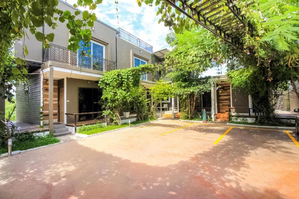 Oyo 271 The Resort Romklao Bangkok Luaran gambar