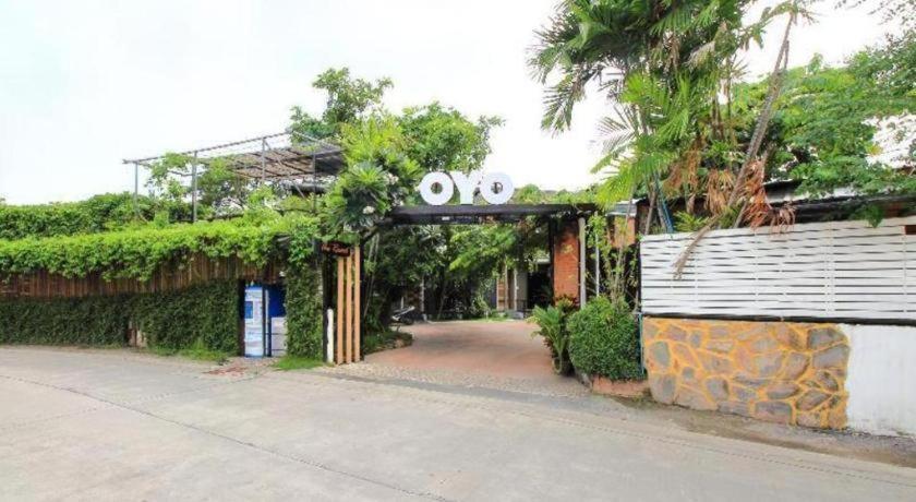 Oyo 271 The Resort Romklao Bangkok Luaran gambar