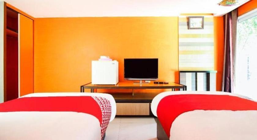 Oyo 271 The Resort Romklao Bangkok Luaran gambar