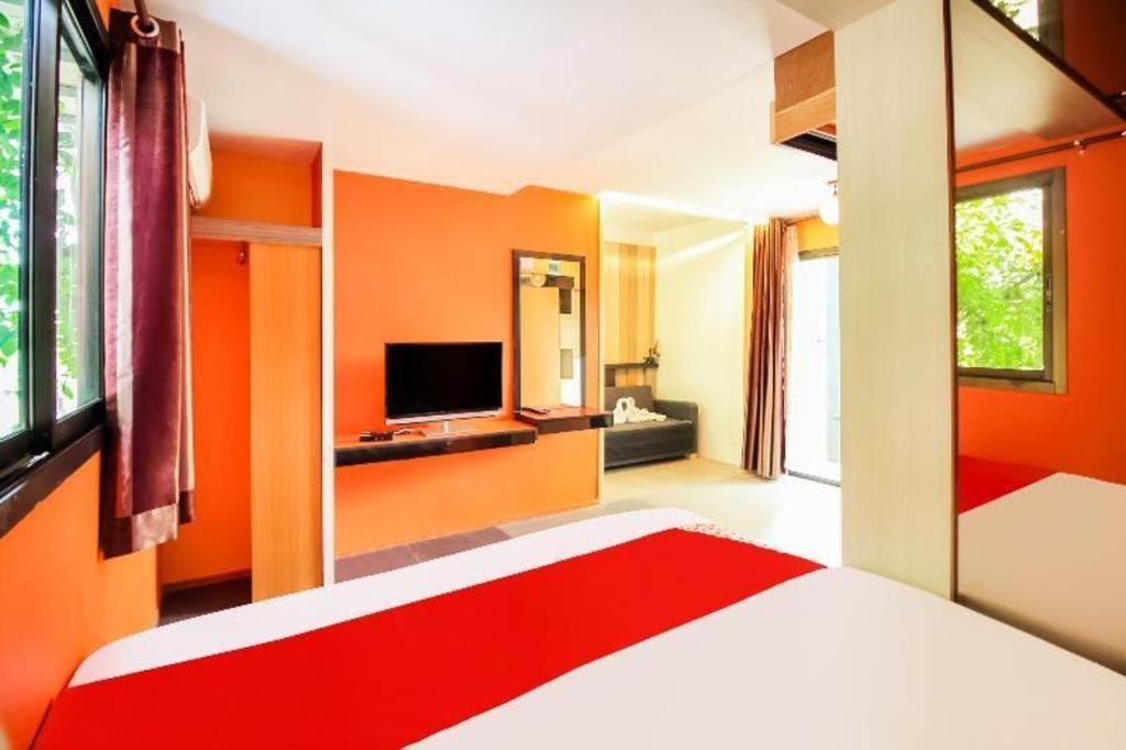 Oyo 271 The Resort Romklao Bangkok Luaran gambar
