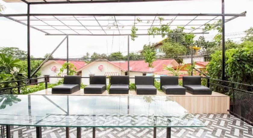Oyo 271 The Resort Romklao Bangkok Luaran gambar