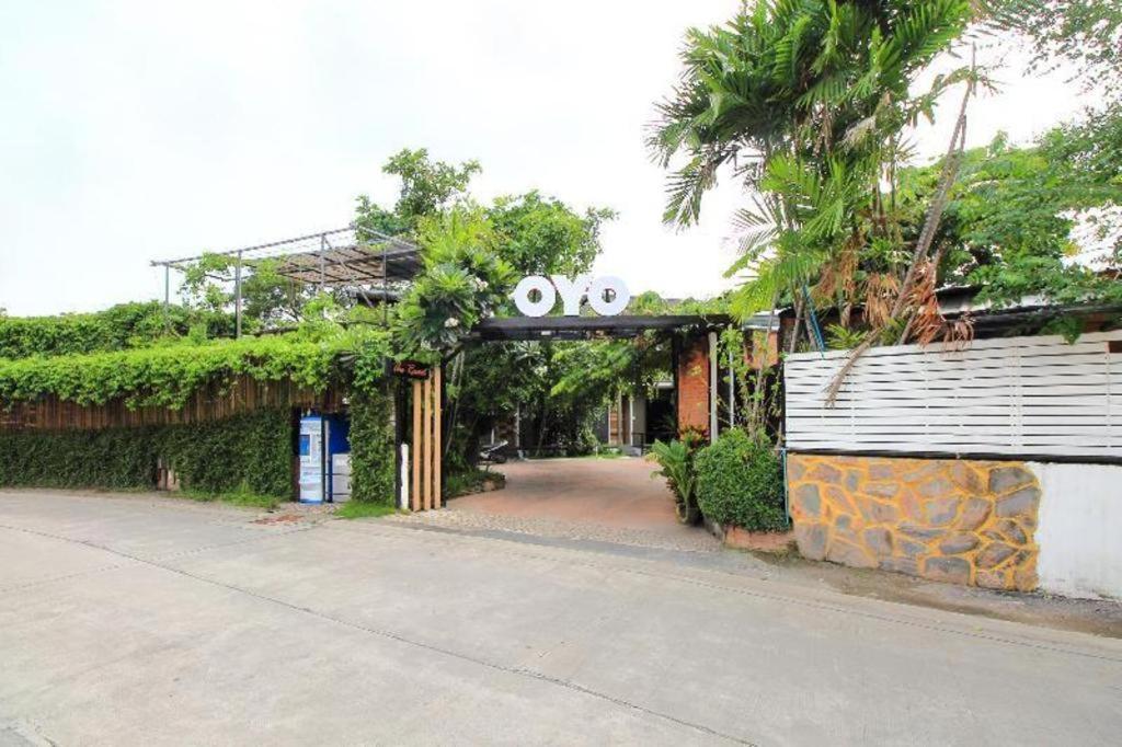 Oyo 271 The Resort Romklao Bangkok Luaran gambar