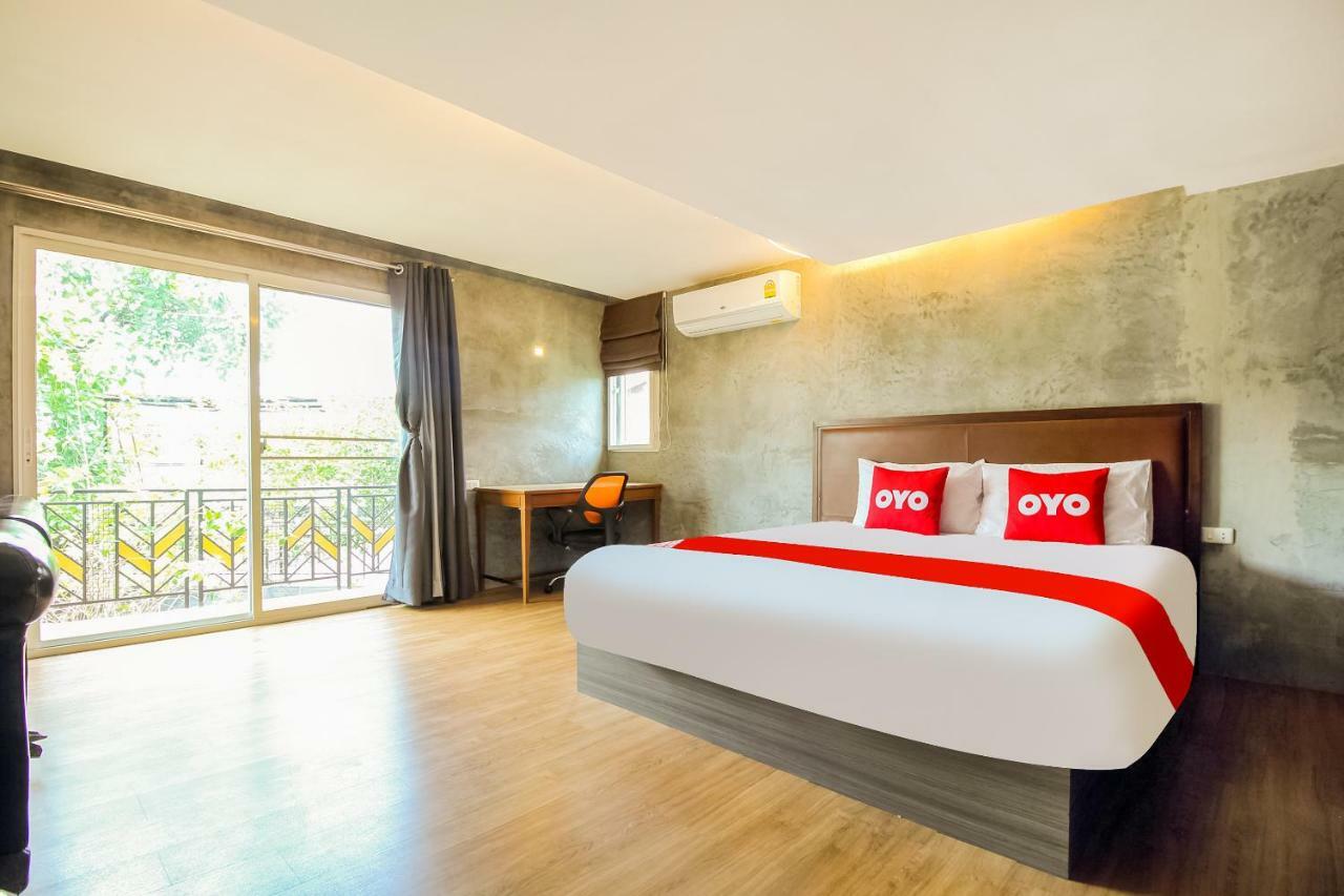 Oyo 271 The Resort Romklao Bangkok Luaran gambar
