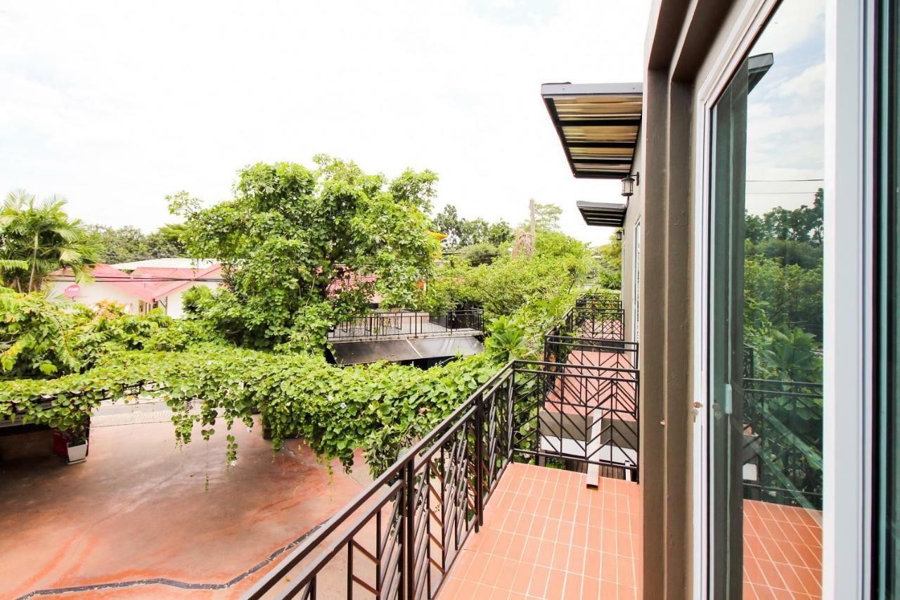 Oyo 271 The Resort Romklao Bangkok Luaran gambar