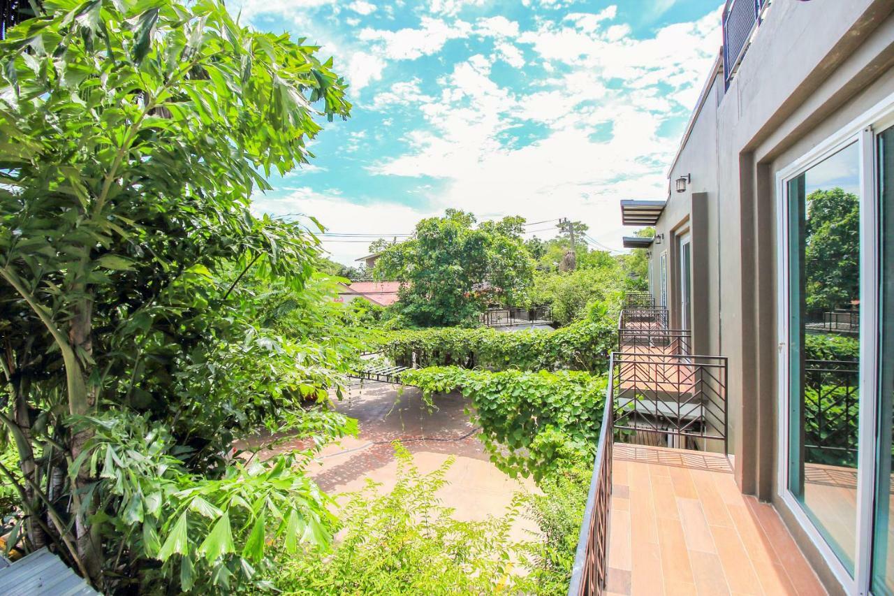 Oyo 271 The Resort Romklao Bangkok Luaran gambar